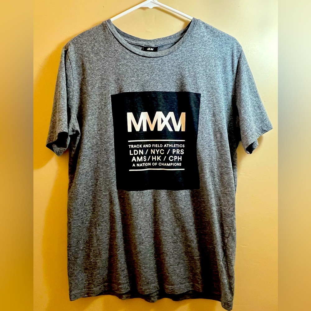 H&M A Nation of Champions Gray T-Shirt Men’s Size Medium